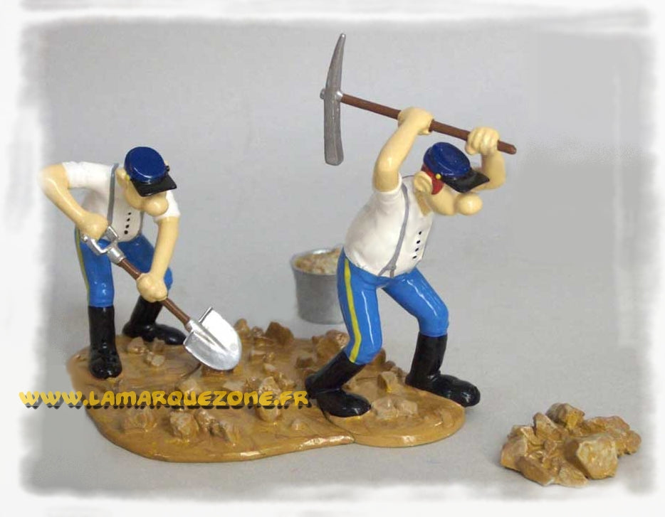 LES TUNIQUES BLEUES: COFFRET "LA TRAQUE" - figurines métal 9 cm
