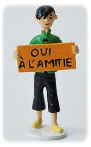 TINTIN: LA CARTE DE VOEUX 1972, TCHANG "OUI A L'AMITIE !" - figurine métal