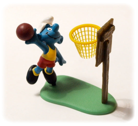 LES SCHTROUMPFS: SCHTROUMPF BASKETTEUR - figurine plastique 5 cm