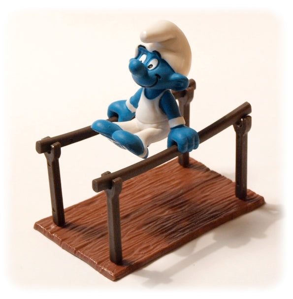 LES SCHTROUMPFS: SCHTROUMPF AUX BARRES PARALLELES - figurine plastique 5 cm