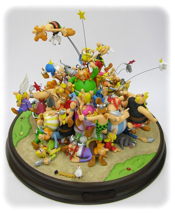 ASTERIX: LA BAGARRE "50 ANS D'AMITIES" (version "couleurs") - statuette résine