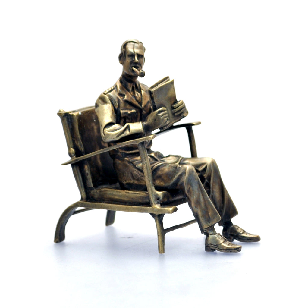 BLAKE & MORTIMER: BLAKE DANS SON FAUTEUIL - figurine en bronze 8.5 cm