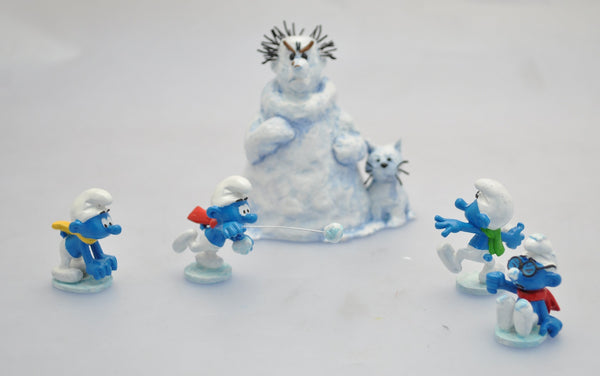 LES SCHTROUMPFS: LES SCHTROUMPFS ET LA BATAILLE DE BOULES DE NEIGE (Exclusivité ATOMAX) - Figurine en métal